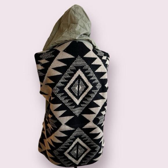 Fashionomics women’s size M vest with hood, back has diamond print sweater - Picture 7 of 10